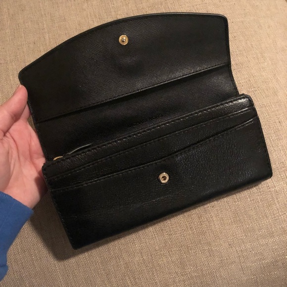 Michael Kors wallet 🚨Sale🚨 - Picture 2 of 4